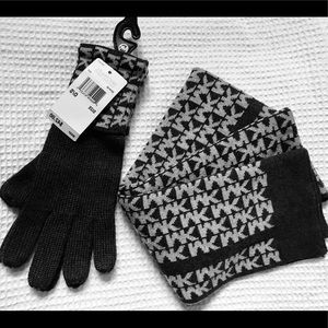 MICHAEL Michael Kors Accessories - Micheal Kors scarf&&gloves MICHAEL Michael Kors Accessories - Micheal Kors scarf&&gloves